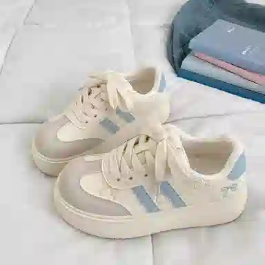 乐乐鱼 早秋学生配裙子百搭厚底运动通勤 增高 低帮 板鞋 女