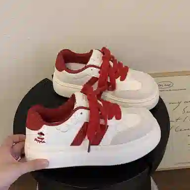 乐乐鱼 早秋学生配裙子百搭厚底运动通勤 增高 低帮 板鞋 女