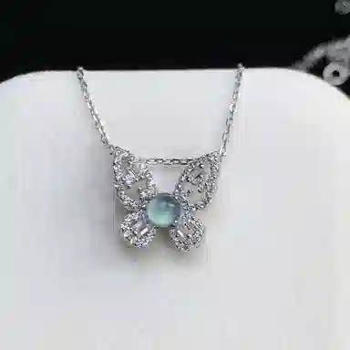 七享 高级清冷感爆闪蝴蝶镶嵌蛋面翡翠吊坠 招财转运美好寓意轻奢通勤仙女公主感凸显气质 糯冰 项链 女款