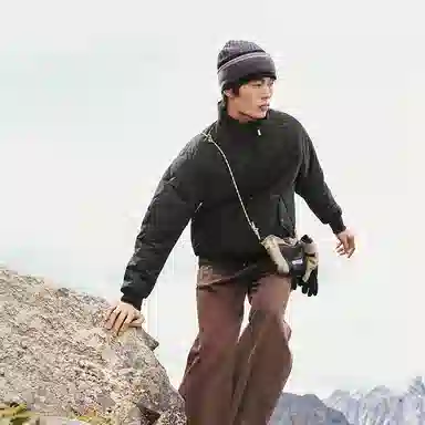 蕉下 立领防风休闲户外运动飞行员棉服 男款 满暮黑