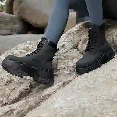 蕉下 轻软厚底 登山英伦风增高工装 短筒 马丁靴 女款