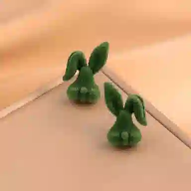 925