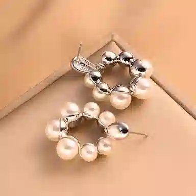 925