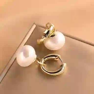 925