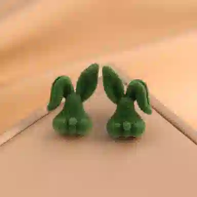 925