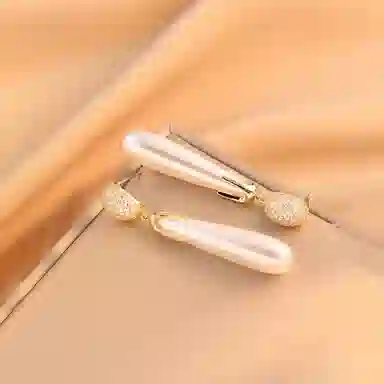 925