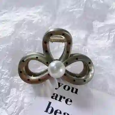 尚先生  法式气质波点圆珠抓夹优雅甜美温柔鲨鱼夹简约百搭发夹新款头饰 发饰 女款