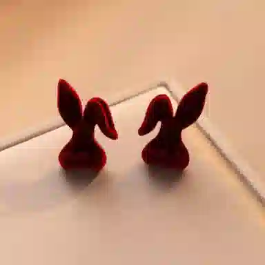 925