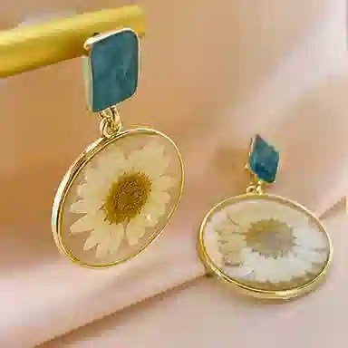925