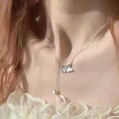 尚先生 蝴蝶轻奢小众设计感高级仿珍珠精致甜美锆石吊坠 钛钢 项链 女款 礼盒装