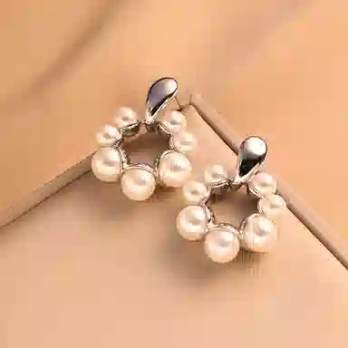 925