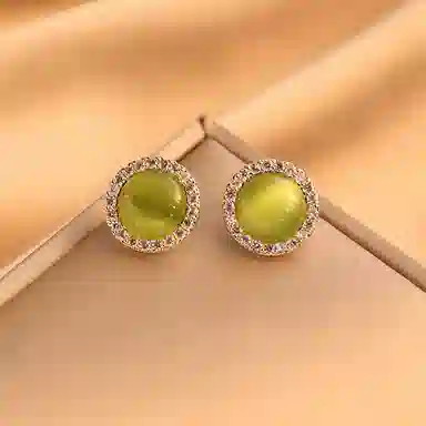 925