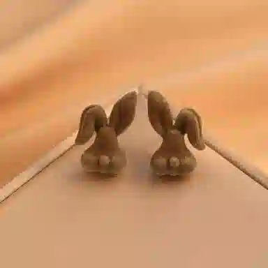 925