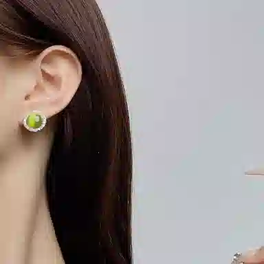 925
