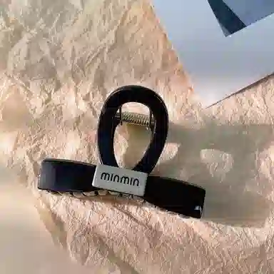 尚先生 蝴蝶结大号复古字母后脑勺盘发鲨鱼夹美拉德风发夹   亚克力 发饰 女款