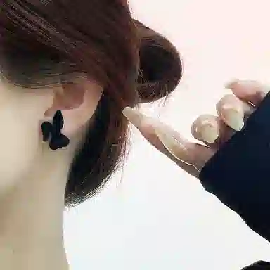 925