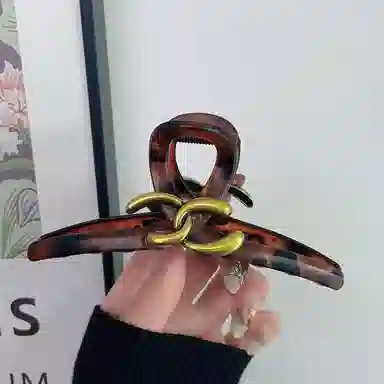 尚先生 法式亚克力高级感抓夹字母鲨鱼夹时尚小香风通勤后脑勺盘发 发夹 女款