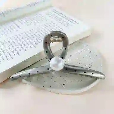 尚先生  法式气质波点圆珠抓夹优雅甜美温柔鲨鱼夹简约百搭发夹新款头饰 发饰 女款