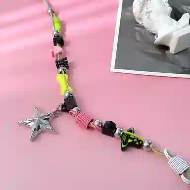 尚先生 多巴胺千禧不对称彩色撞色五角星锁骨链中性高级感 钛钢 项链 女款