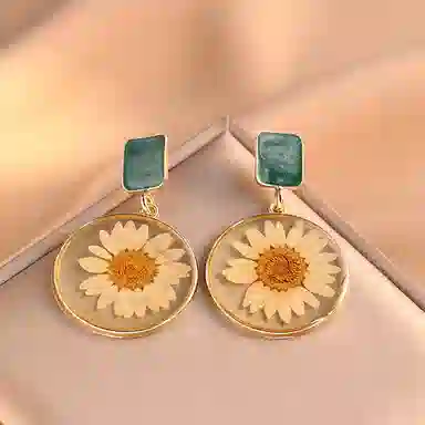 925