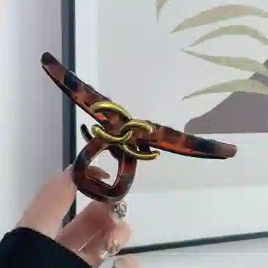 尚先生 法式亚克力高级感抓夹字母鲨鱼夹时尚小香风通勤后脑勺盘发 发夹 女款