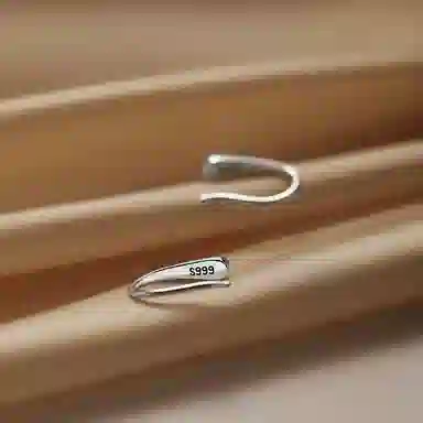 999