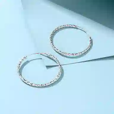 925