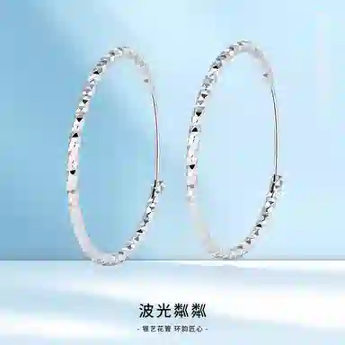 925