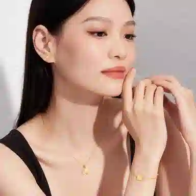 六福珠宝 几何金鳞黄光面耳饰送礼 足金 按克计价 黄金耳钉 女款 赠七彩首饰盒