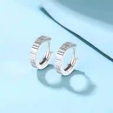 925