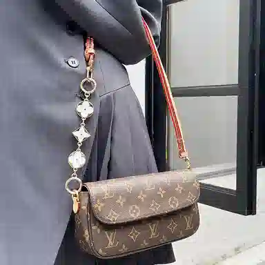 LV IVY woc