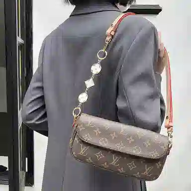 LV IVY woc