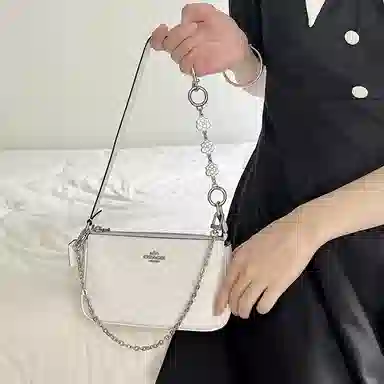 nolita19 coach