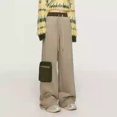 EPTISON WOMAN BACK TO 1990S