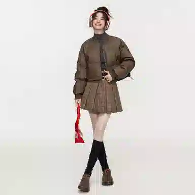 EPTISON WOMAN BACK TO 1990S