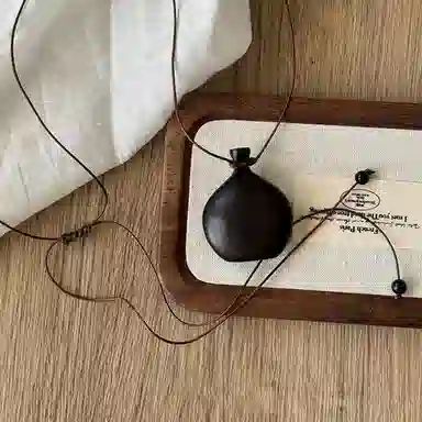 【高品质】 色菲尔 小巧酒壶木质吊坠 复古新中式国风森系民族风时尚通勤日常百搭毛衣链 鸡翅木 项链 男女同款情侣款