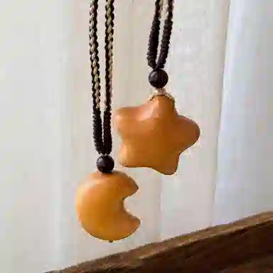 色菲尔 民族风星星月亮复古新中式潮酷国风国潮可爱少女森系时尚日常通勤学生百搭 鸡翅木 项链 男女同款情侣款