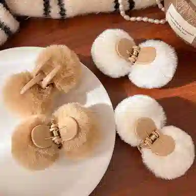 色菲尔 毛球鲨鱼夹   复古气质氛围感毛球抓夹后脑勺盘发轻奢春夏鲨鱼夹精致甜美高级感小号时尚发饰 仿兔毛 发夹 女款