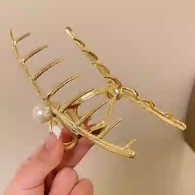 色菲尔 金色珍珠抓夹 高级感珍珠鲨鱼夹大号抓夹女后脑勺盘发显发量多显脸小金属夹子头饰 合金 发夹 女款