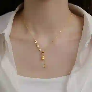 925
