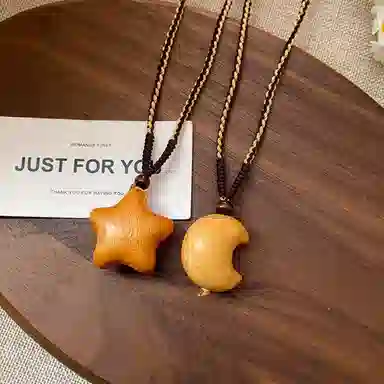 色菲尔 民族风星星月亮复古新中式潮酷国风国潮可爱少女森系时尚日常通勤学生百搭 鸡翅木 项链 男女同款情侣款