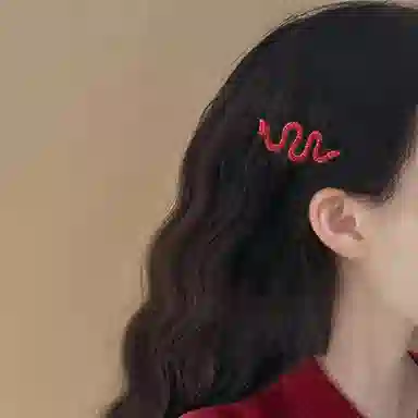 色菲尔 侧边生肖灵蛇刘海红色侧边前额碎发边夹本满钻边夹高级感碎盘发器 合金 发夹 女款