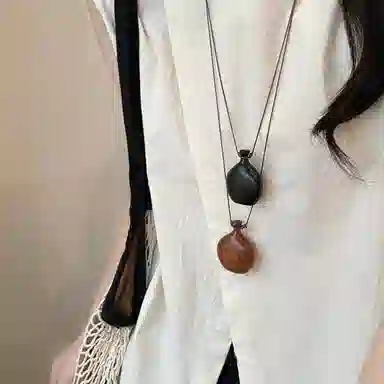 【高品质】 色菲尔 小巧酒壶木质吊坠 复古新中式国风森系民族风时尚通勤日常百搭毛衣链 鸡翅木 项链 男女同款情侣款