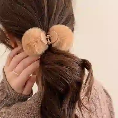 色菲尔 毛球鲨鱼夹   复古气质氛围感毛球抓夹后脑勺盘发轻奢春夏鲨鱼夹精致甜美高级感小号时尚发饰 仿兔毛 发夹 女款