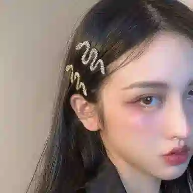 色菲尔 侧边生肖灵蛇刘海红色侧边前额碎发边夹本满钻边夹高级感碎盘发器 合金 发夹 女款