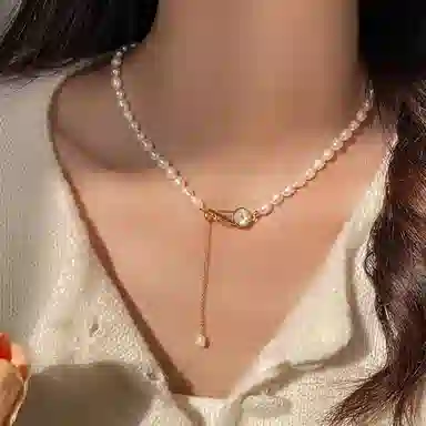 【赠含金贴纸】 色菲尔 天使之泪四叶草锁骨链 法式时髦减龄好运不规则日常通勤百搭可调节 珍珠 项链 女款