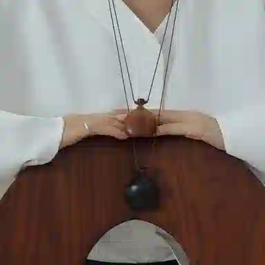 【高品质】 色菲尔 小巧酒壶木质吊坠 复古新中式国风森系民族风时尚通勤日常百搭毛衣链 鸡翅木 项链 男女同款情侣款