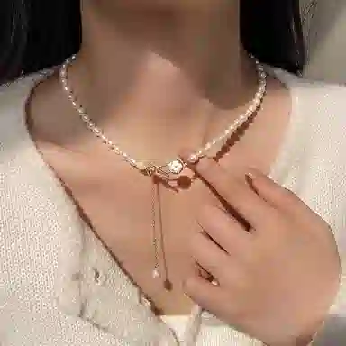 【赠含金贴纸】 色菲尔 天使之泪四叶草锁骨链 法式时髦减龄好运不规则日常通勤百搭可调节 珍珠 项链 女款