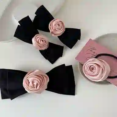 色菲尔 淡粉玫瑰鸭嘴夹   蝴蝶结半扎发在逃公主优雅知性通勤后脑勺低马尾鸭嘴夹高端 布艺 合金 发夹 女款