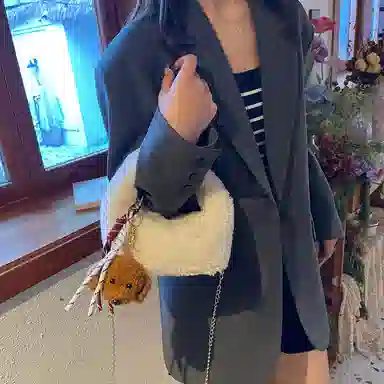 爱尔绅特 时尚百搭 羊羔毛 斜挎包 女款 多色